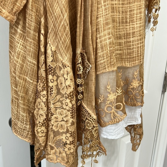 Italy made 100 percent Cotton blouse top with scarf and gold and white with lace - Picture 9 of 15